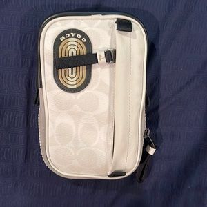Coach north/south hybrid pouch good condition